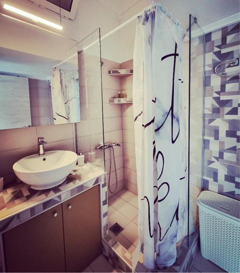 Tararas Apartments 尼亚米卡尼奥纳 外观 照片